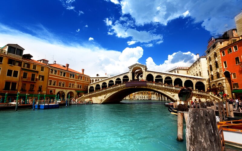 Rialto Bridge in Venice — Blue