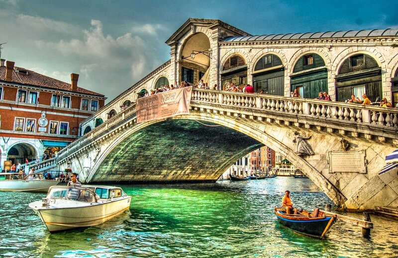 Rialto Bridge in Venice — Green, Dramatic