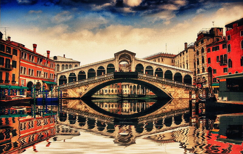 Rialto Bridge in Venice — Red