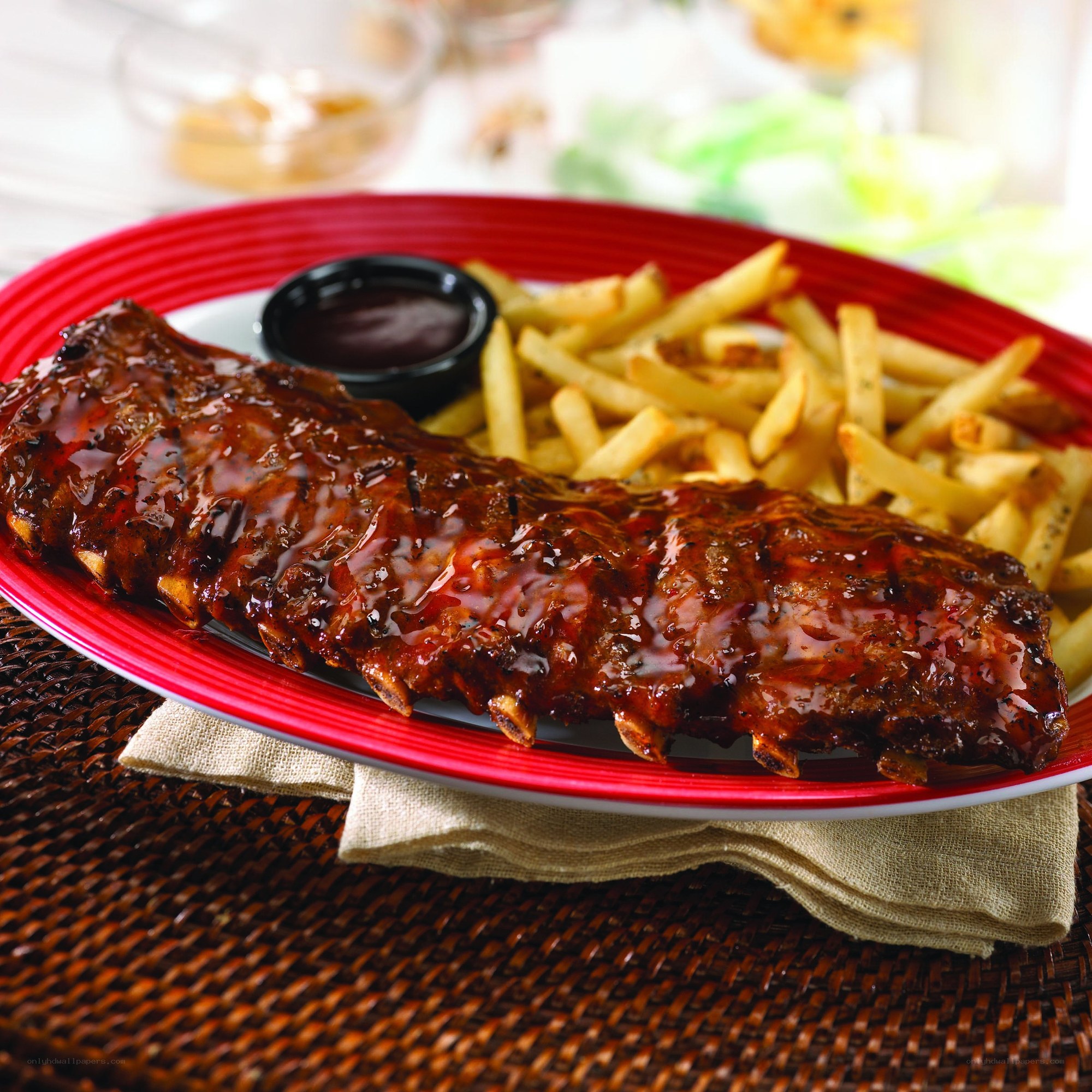 ribs with fries and sauce