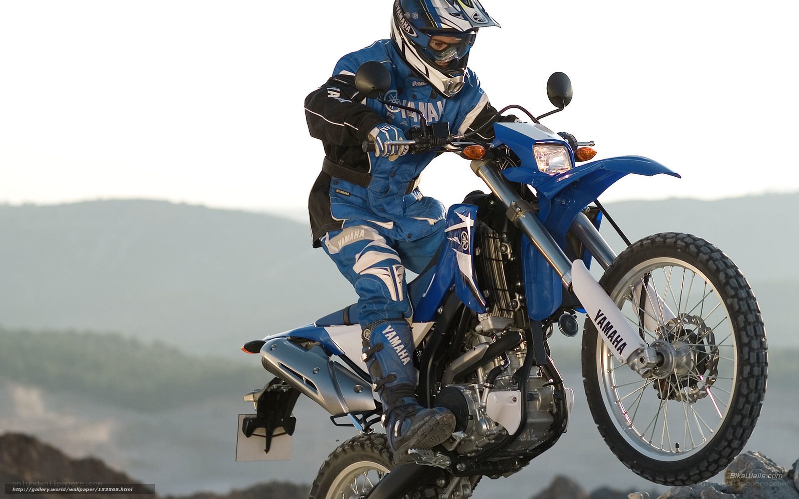 rider on blue yamaha motorcycle