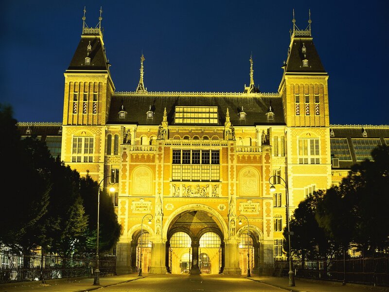 Rijksmuseum at night