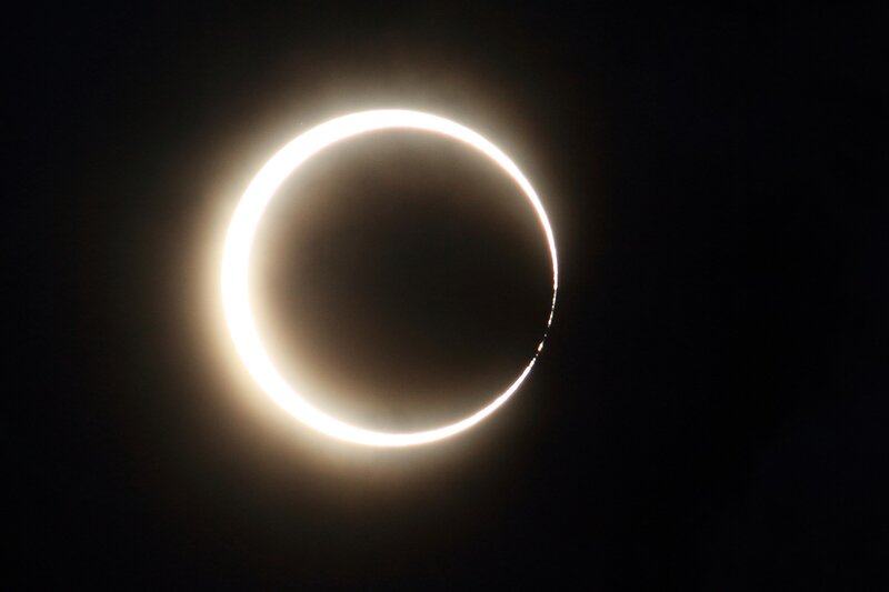 ring of light solar eclipse