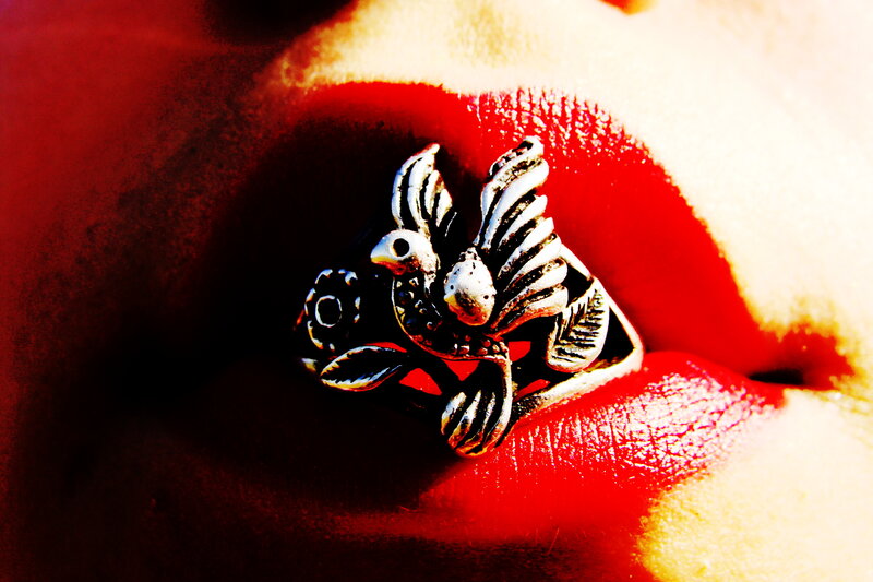 ring with bird design on lips