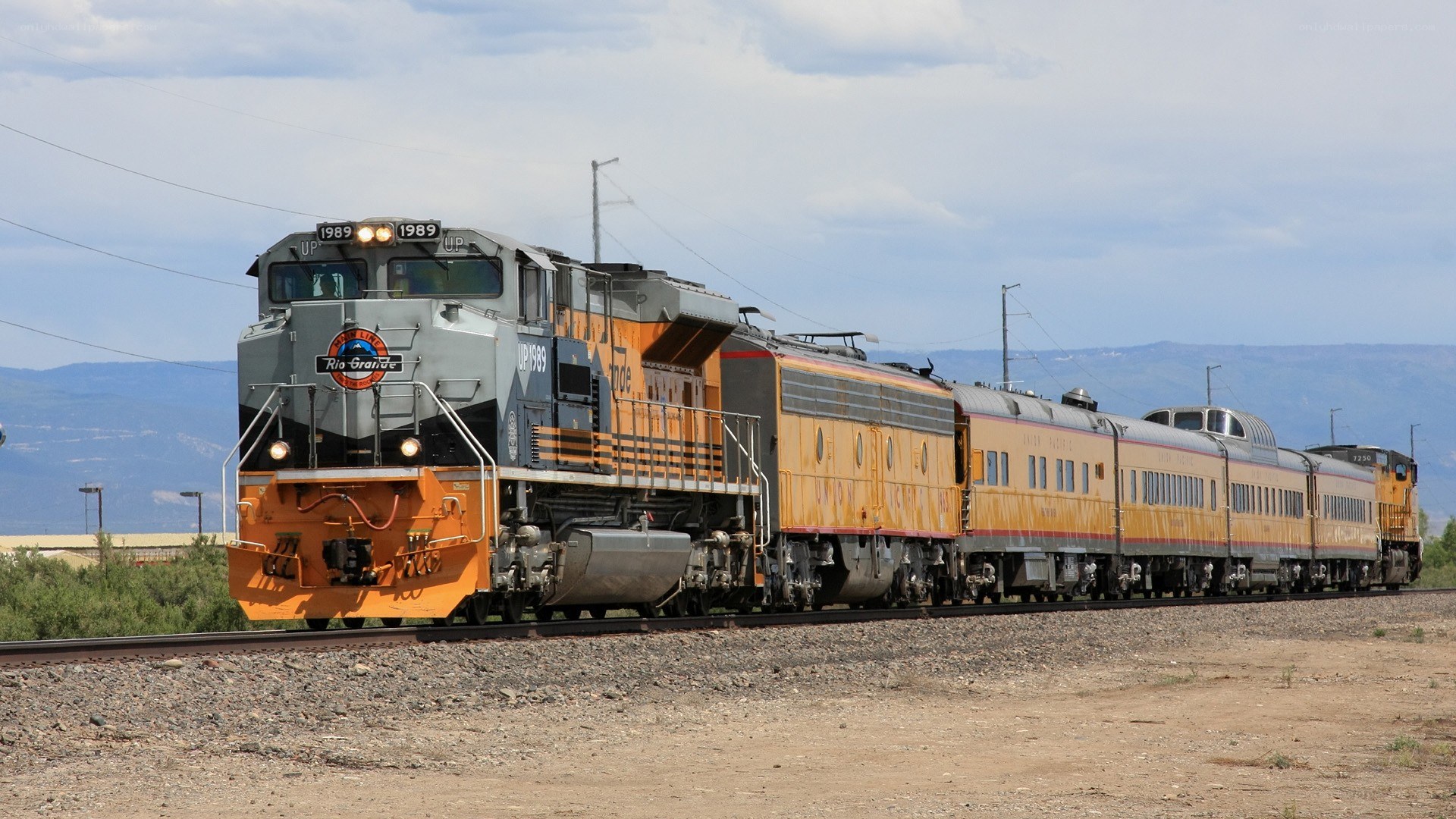 Rio Grande train in motion