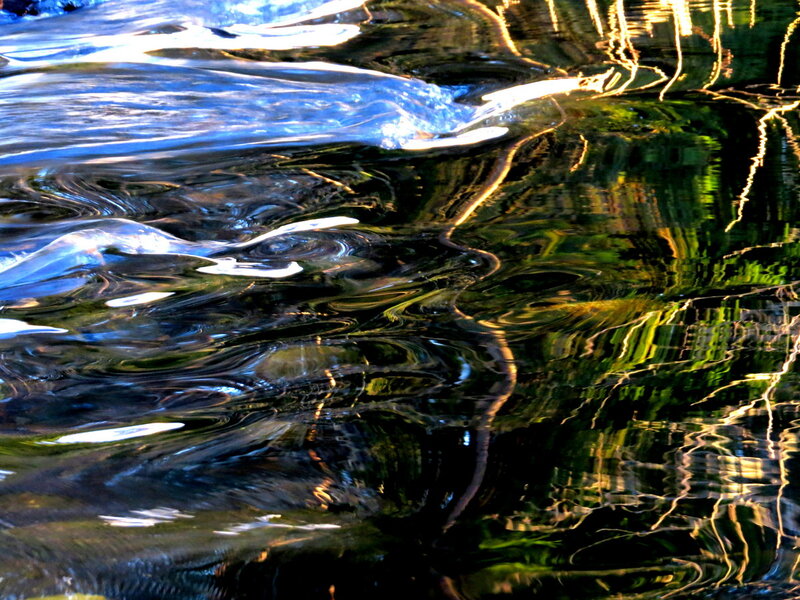 Rippling Water Surface — Green