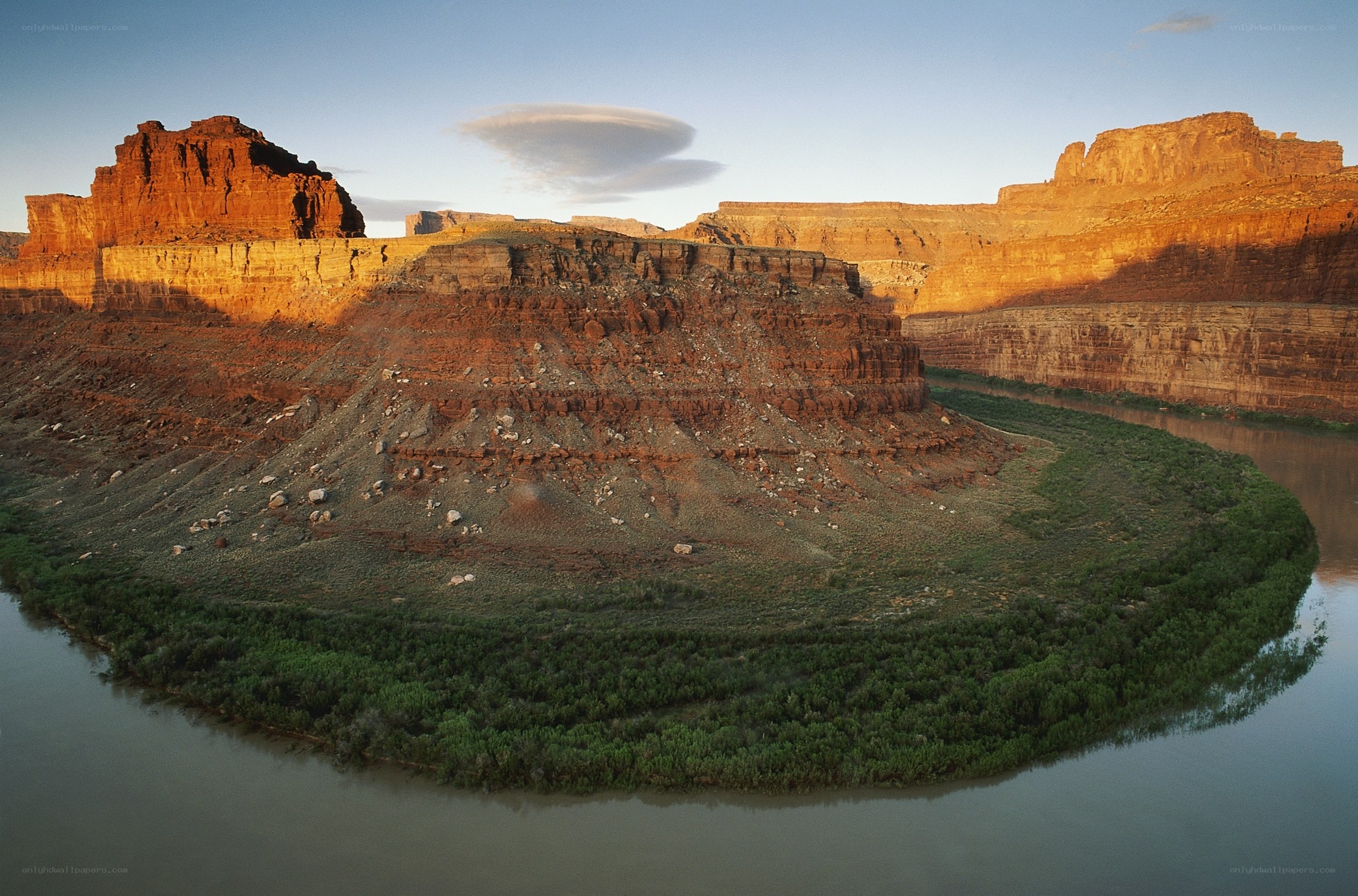 river bend in red rock canyon