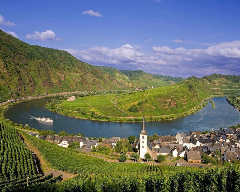 River Bend with Vineyards — Green