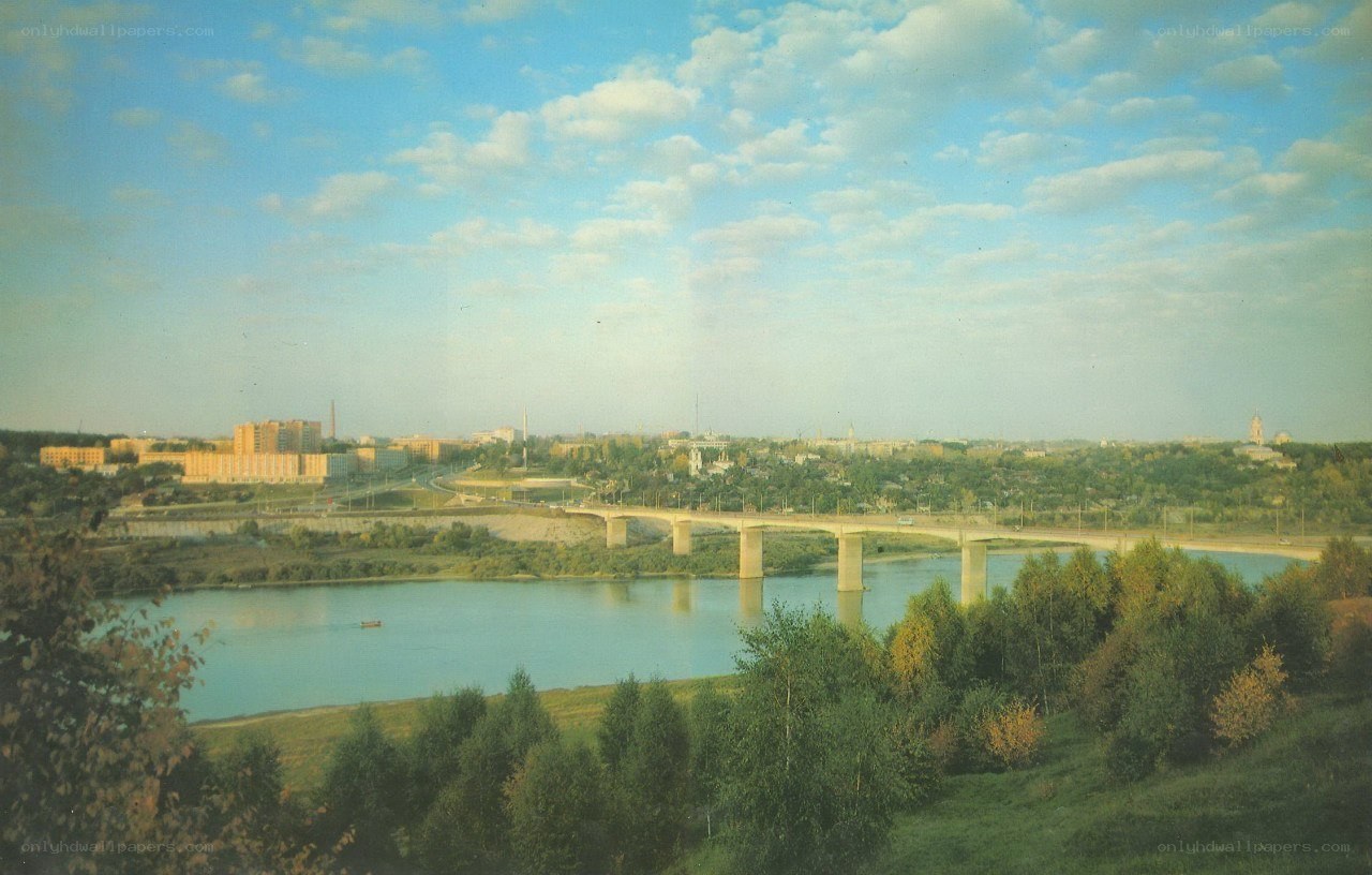River bridge cityscape view