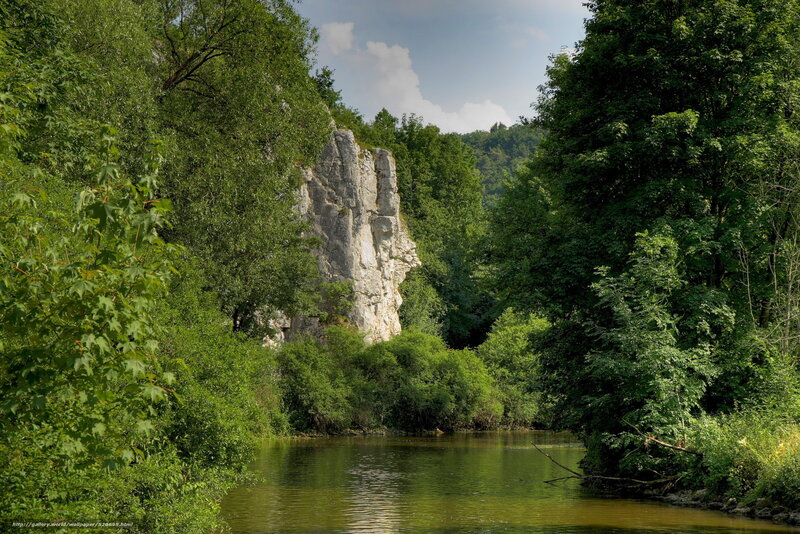 River Canyon with Rock Face — Green