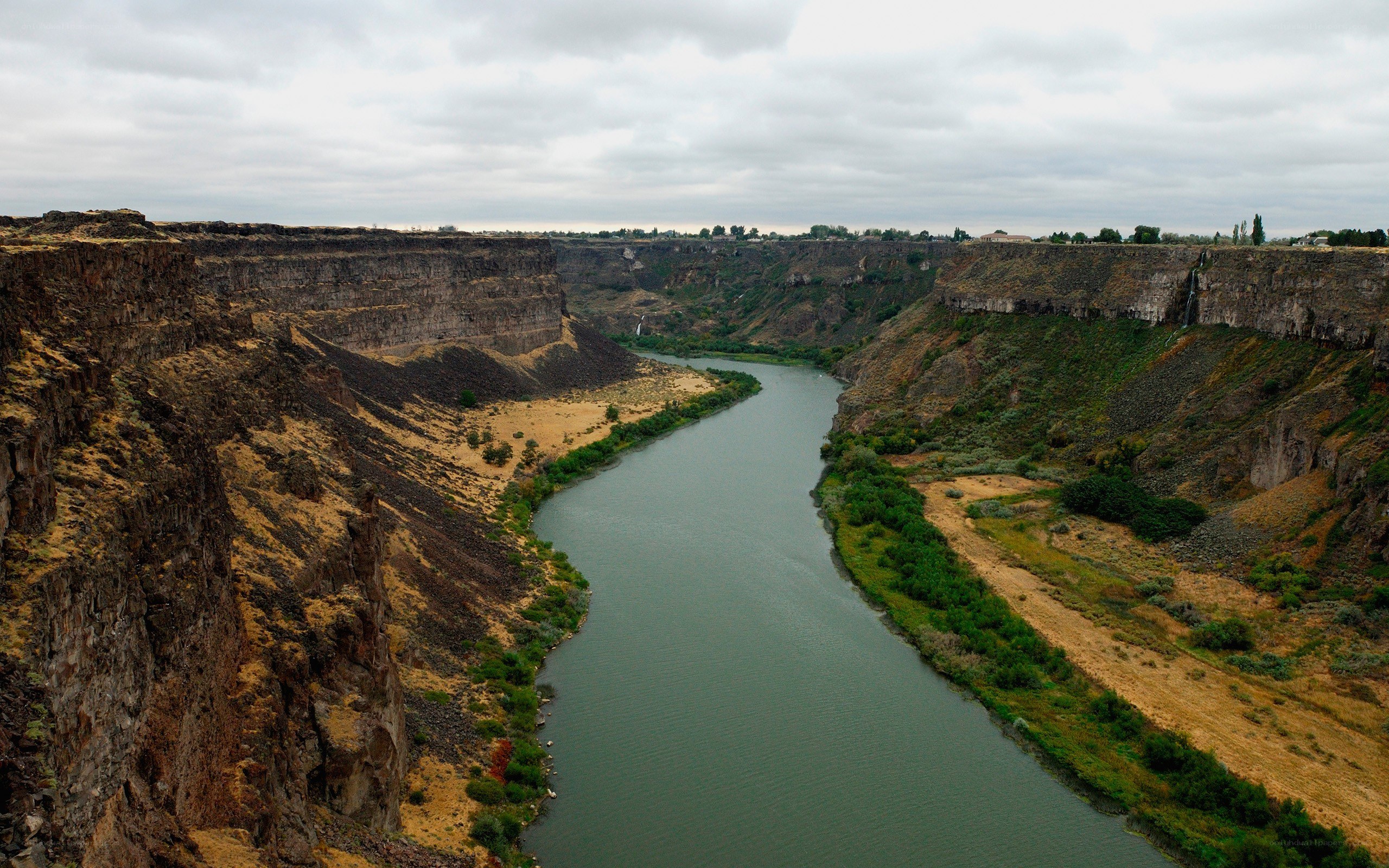 river flowing through a canyon