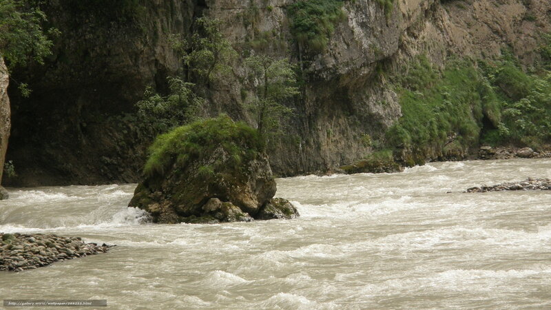river flowing through a canyon