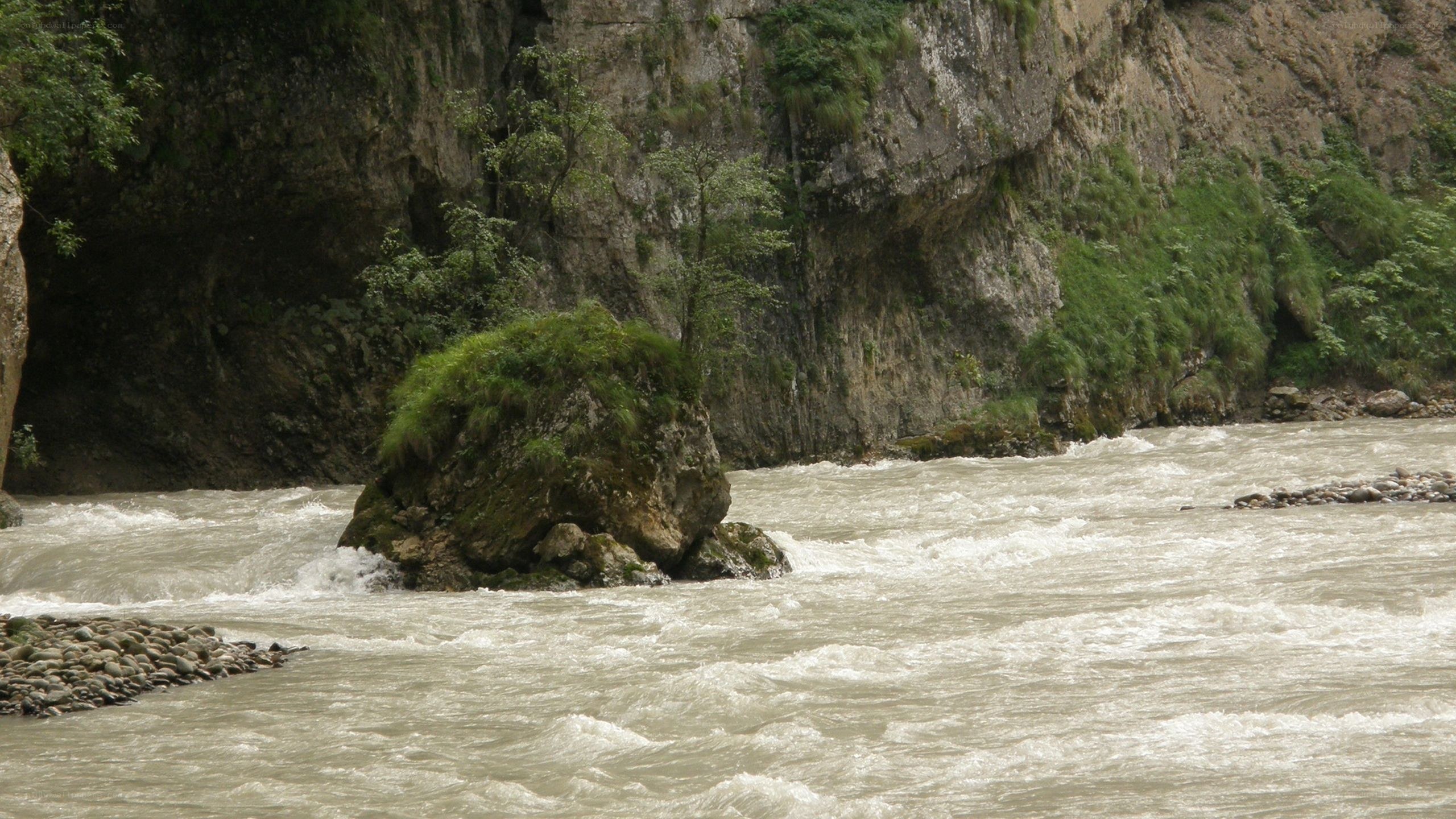 river flowing through a canyon