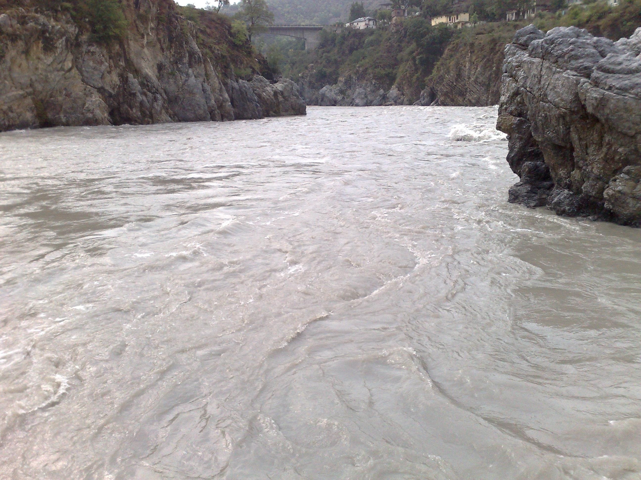 river flowing through a canyon