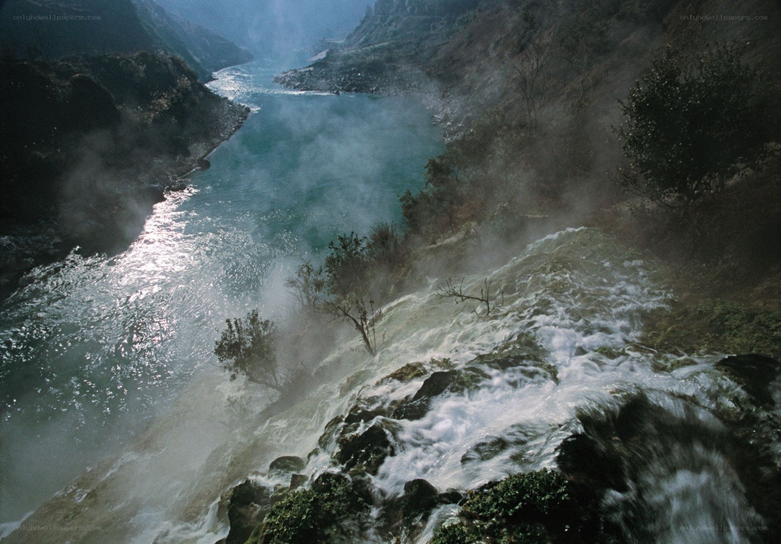 river flowing through a canyon