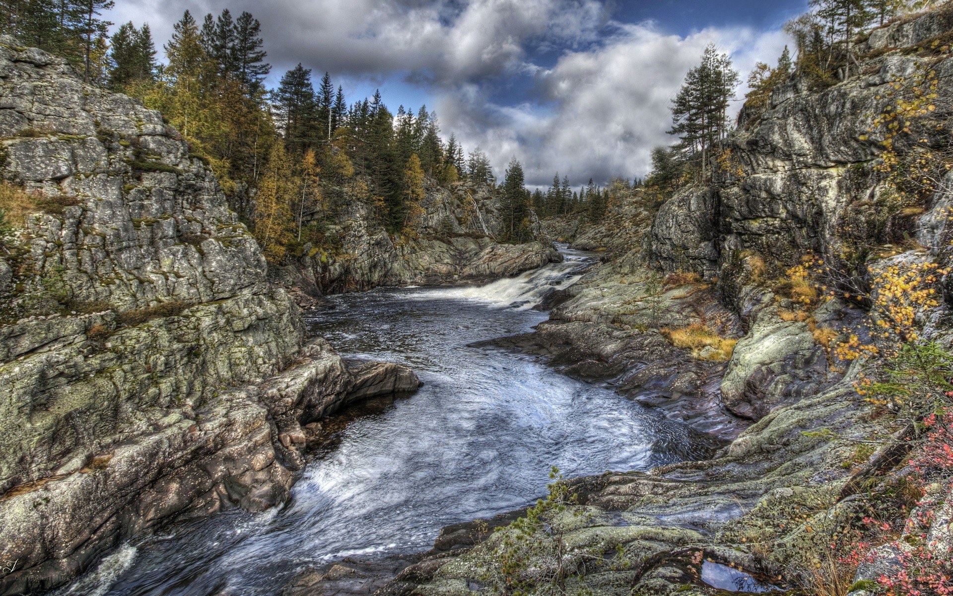River flowing through rocky canyon