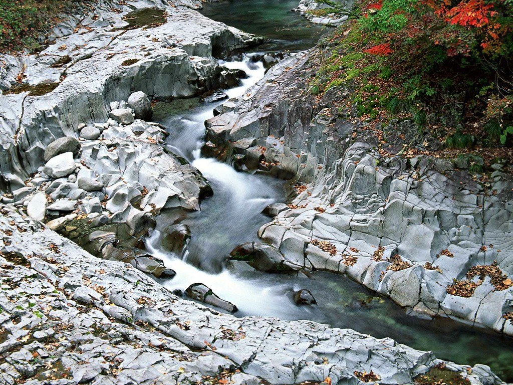 River flowing through rocky canyon