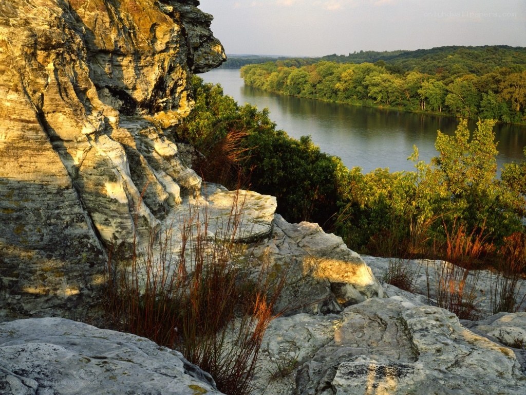 River view from rocky cliff