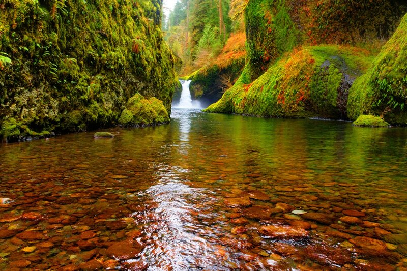 River Waterfall Canyon — Green, Serene