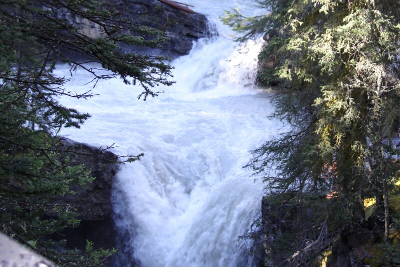 River Waterfall — Green, Dynamic