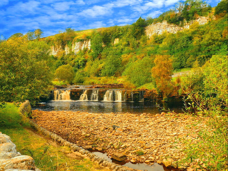 River Waterfall Landscape — Green