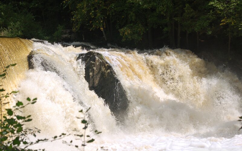 River Waterfall — White, Dynamic