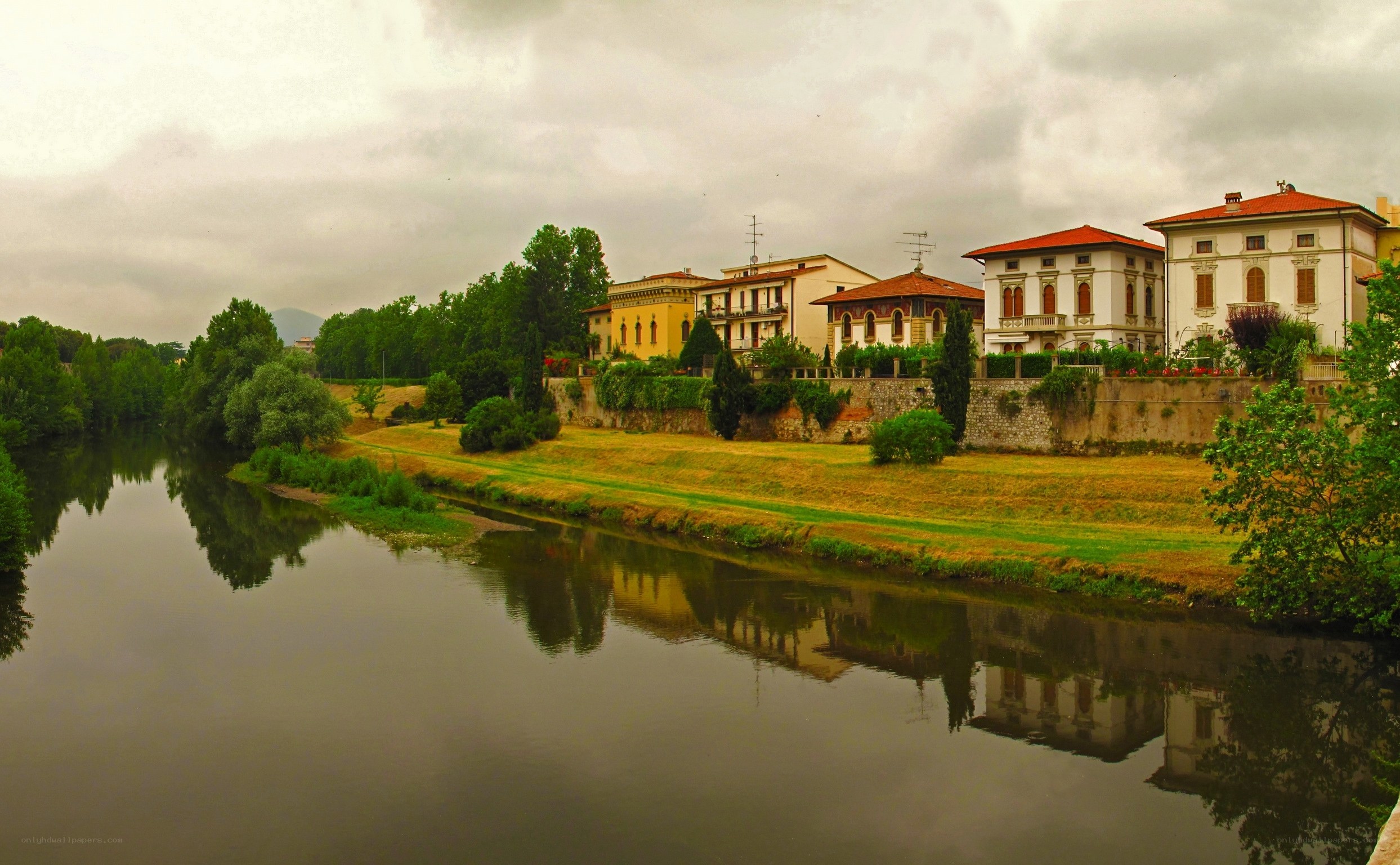 Riverfront houses in Italy