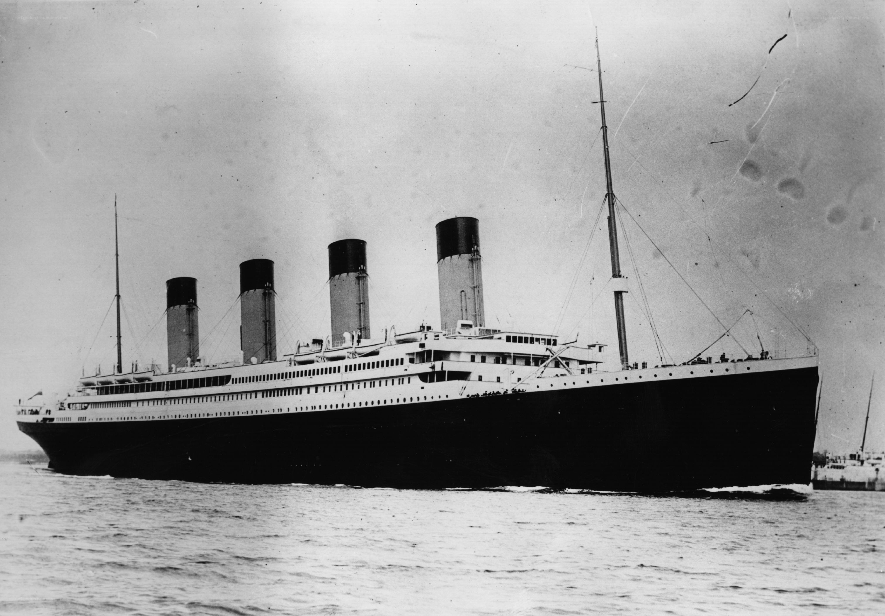 RMS Titanic at sea