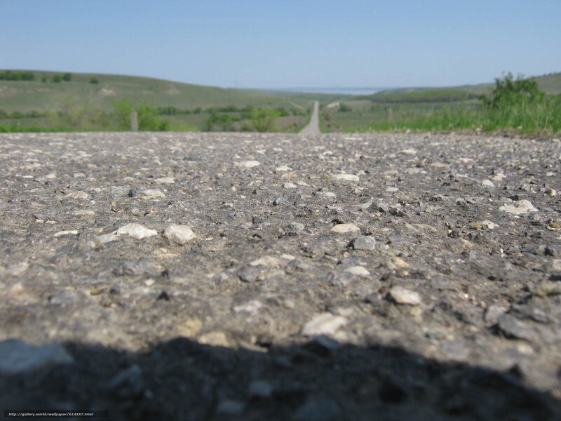Road leading to the horizon