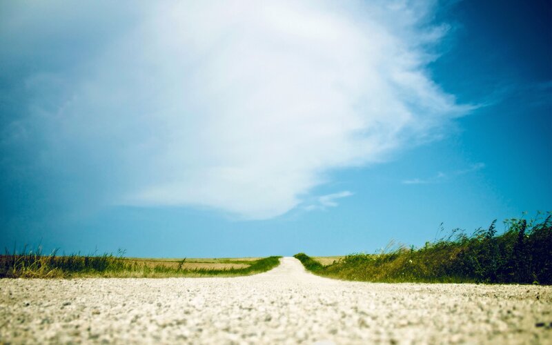 Road leading to the horizon