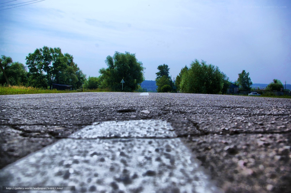 Road leading to the horizon