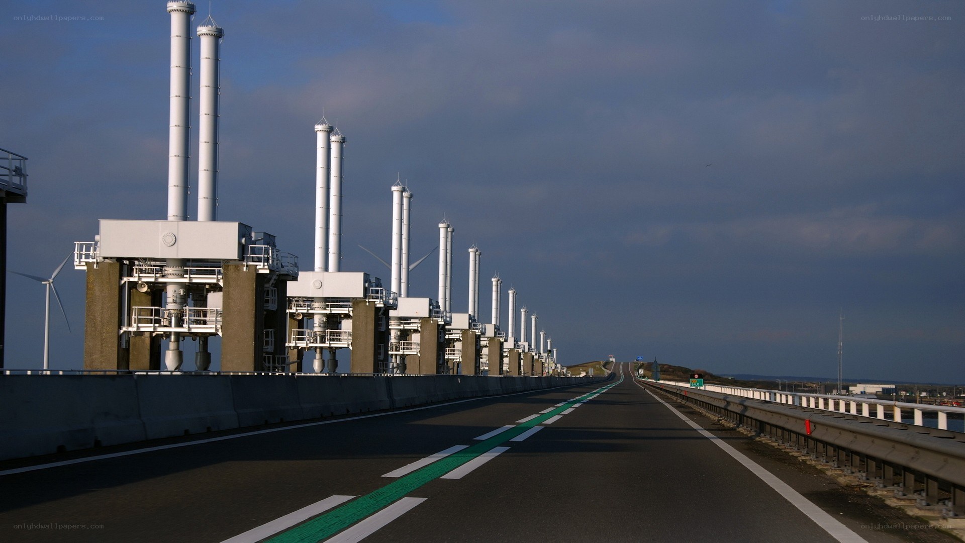 Road on a storm surge barrier