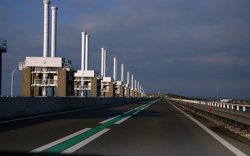Road on a storm surge barrier