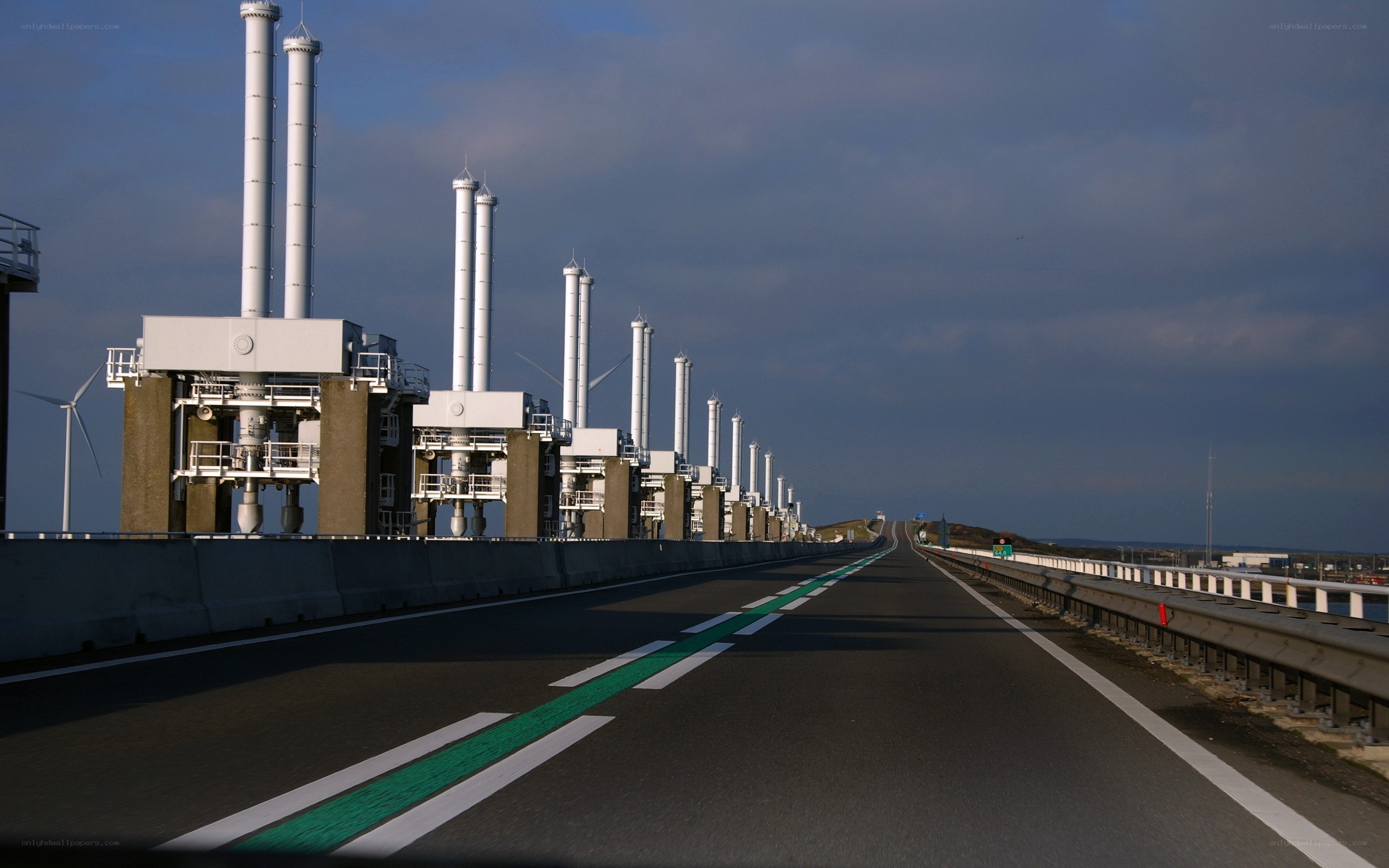 Road on a storm surge barrier