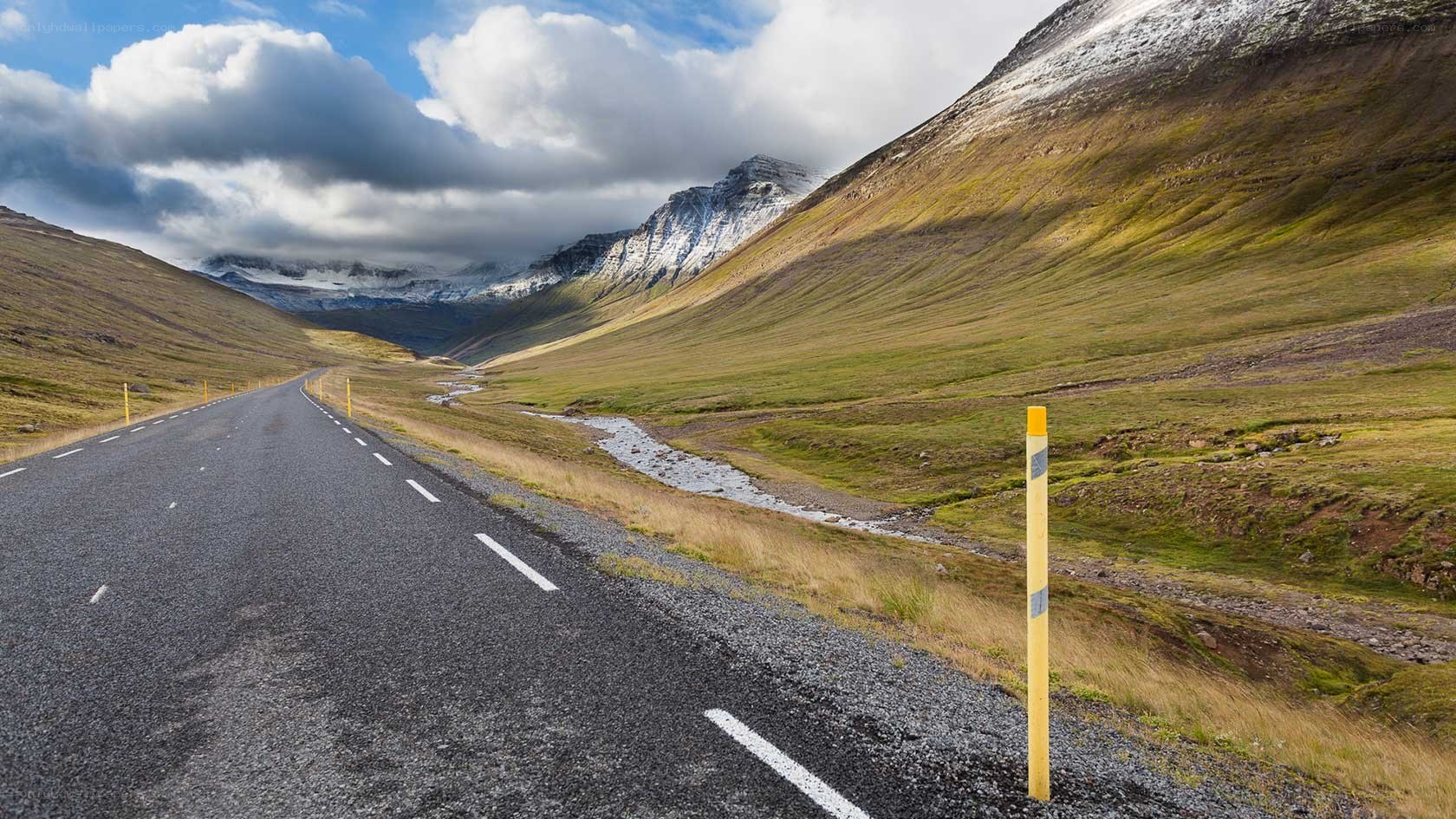 Road through mountain valley