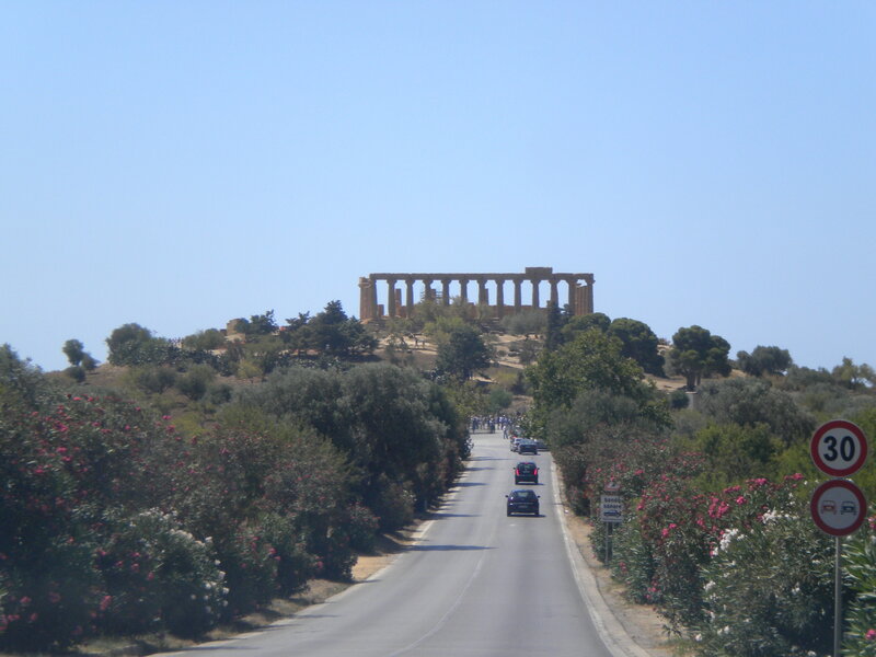 Road to ancient temple