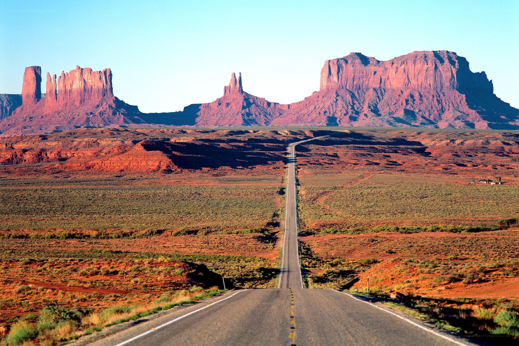 Road to Monument Valley