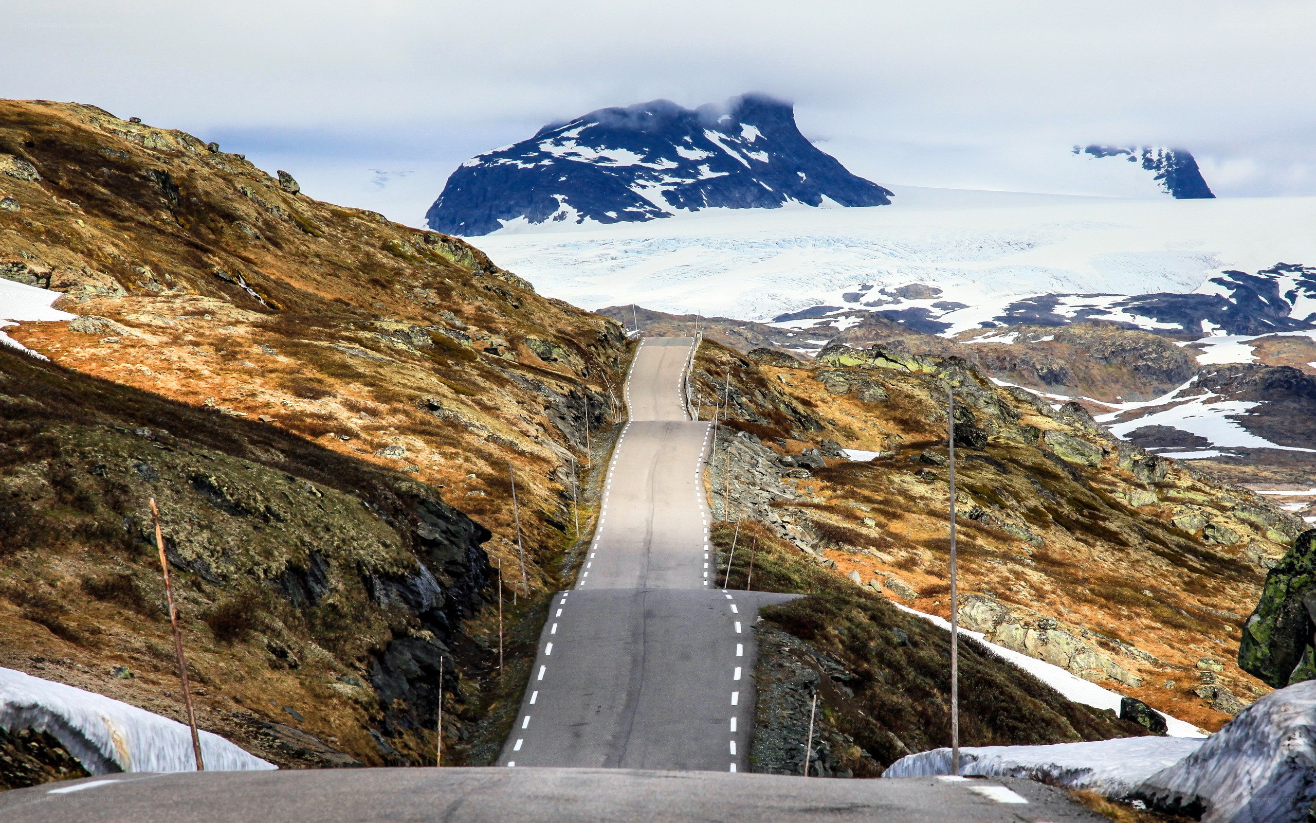 Road to the glacier