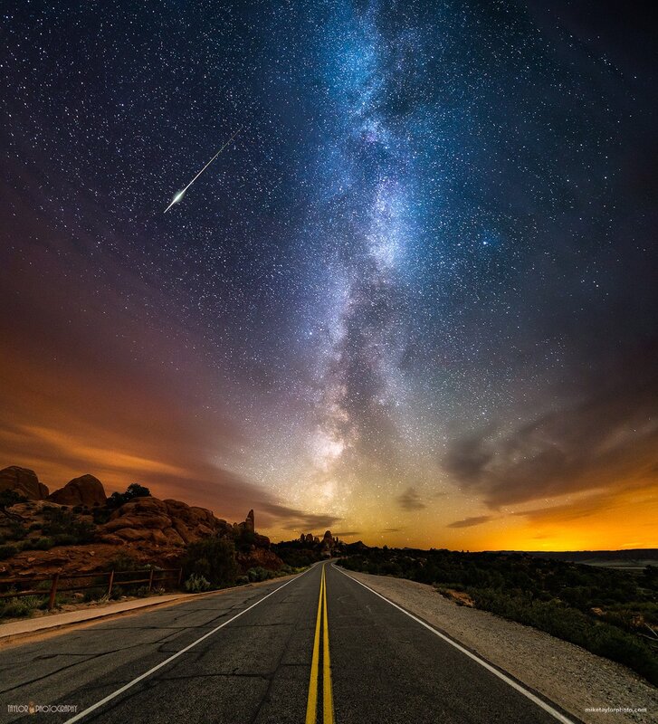 Road under Starry Sky — Blue, Serene