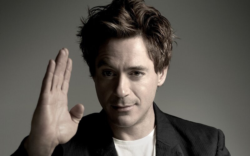 Robert Downey Jr. waving