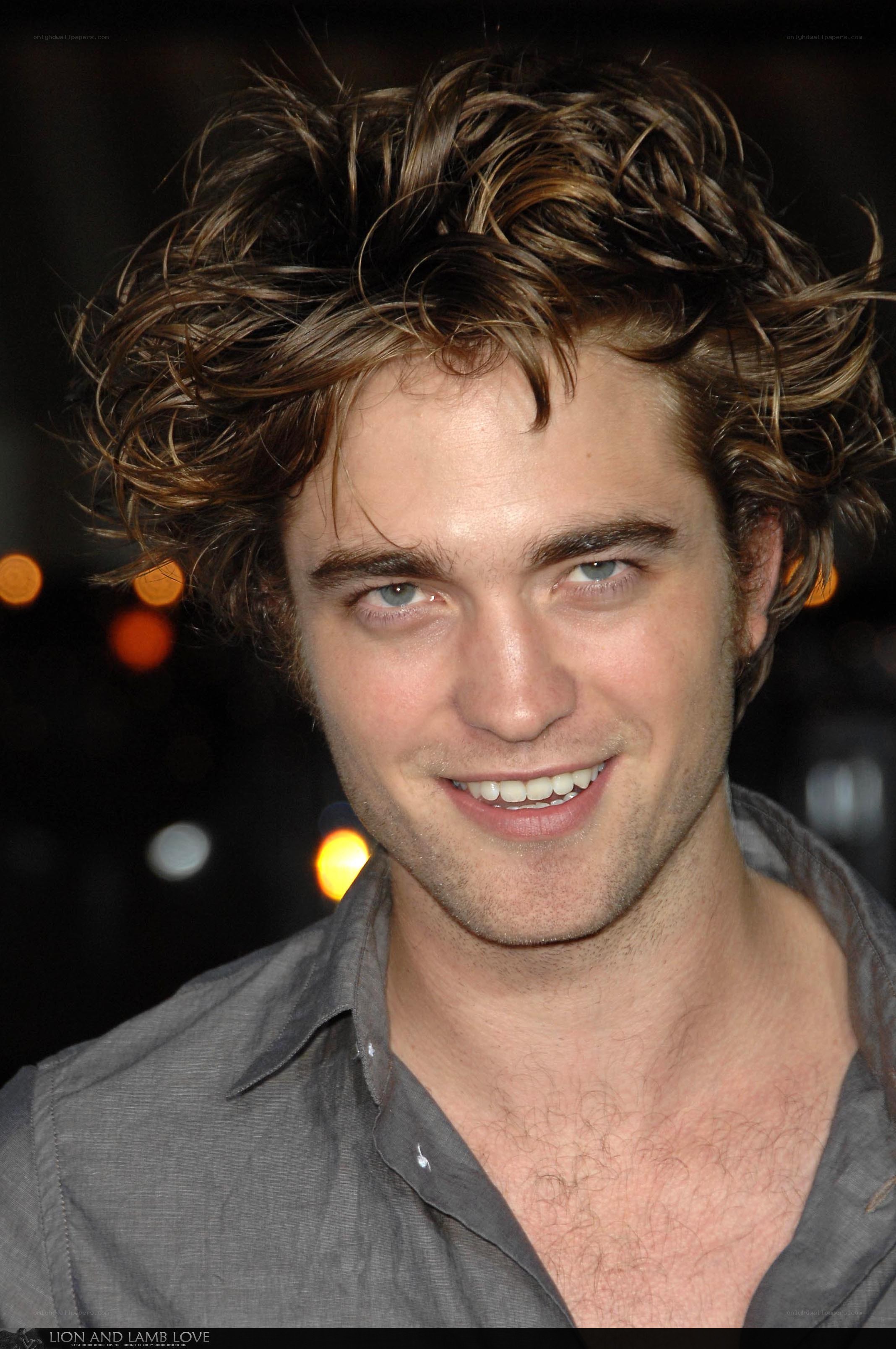 Robert Pattinson at event