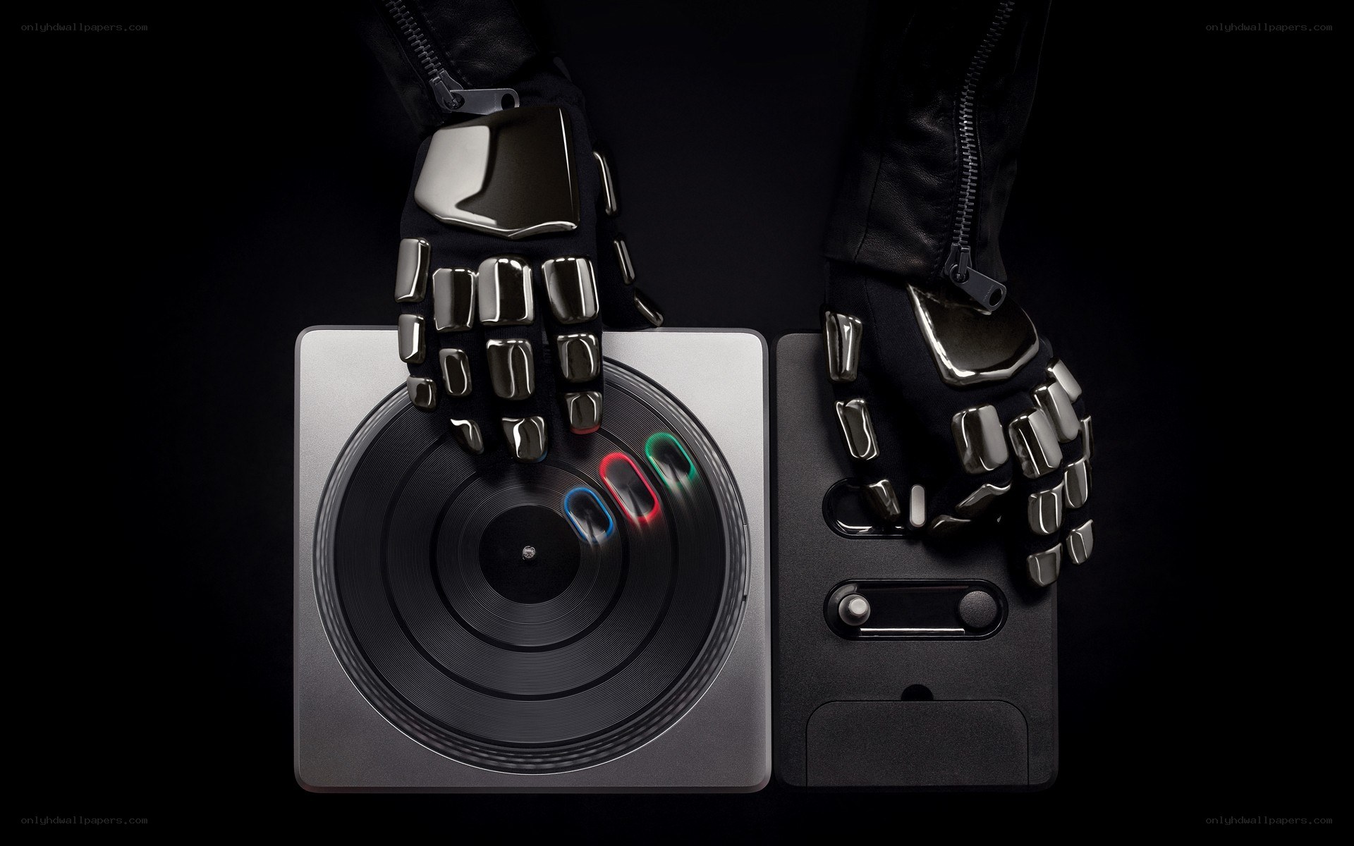 robot hands on turntable