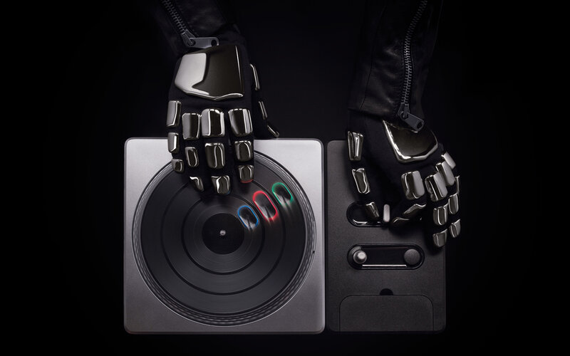 Robotic Hands on Turntable