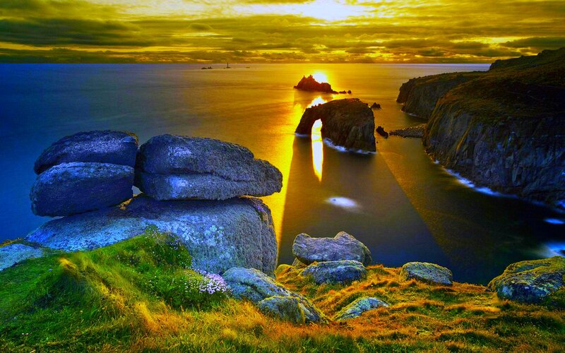 Rock Arch at Sunset — Yellow
