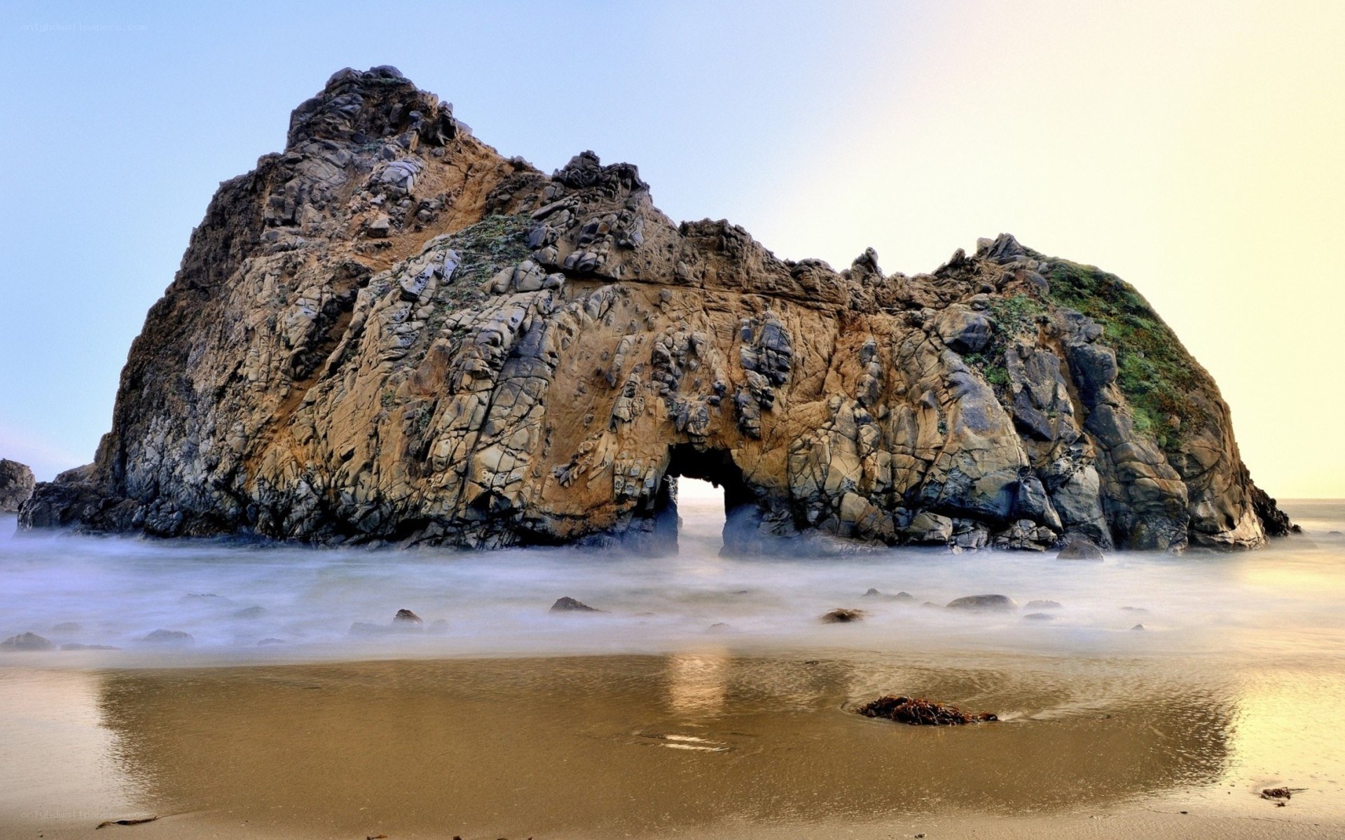 Rock arch at the beach