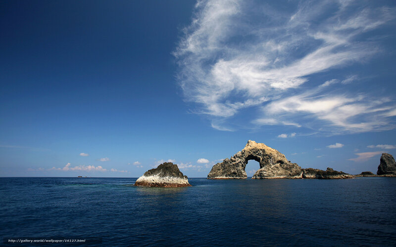 Rock arch in the ocean