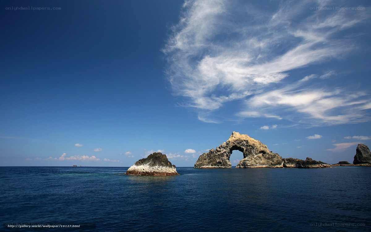Rock arch in the ocean