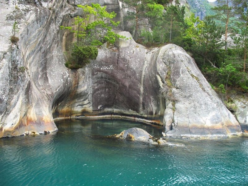 Rock Formation in Water — Green