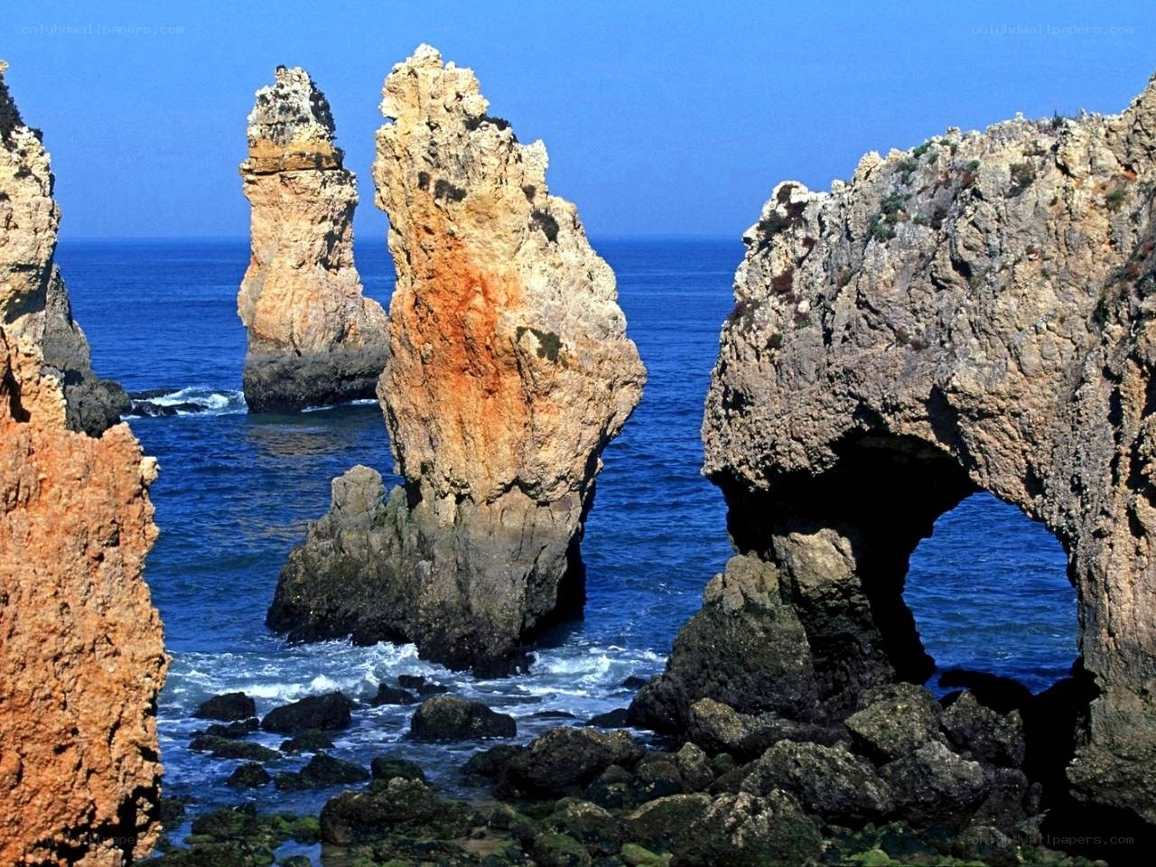 Rock formations at Ponta da Piedade
