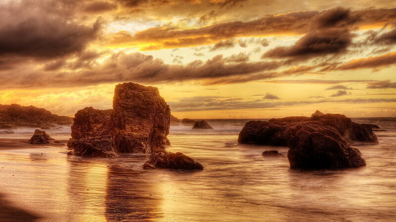Rock Formations at Sunset — Gold, Dramatic